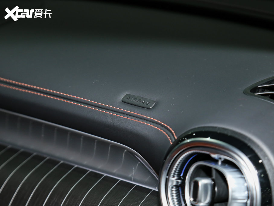 2023��YGLC GLC 300 L 4MATIC ���A�� 7��