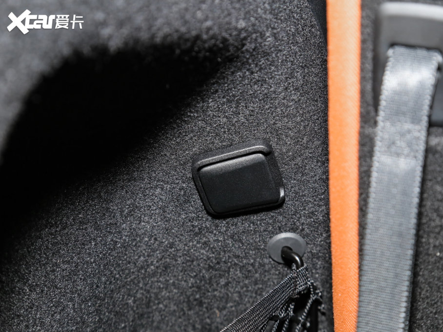 2023��YGLC GLC 300 L 4MATIC ���A�� 7��