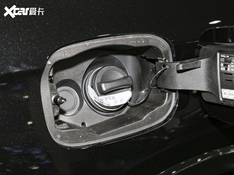 2023YGLC GLC 260 L 4MATIC A 7