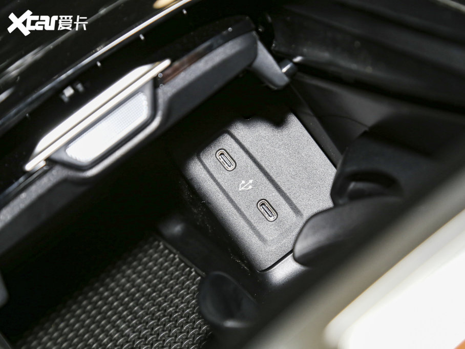 2023YGLC GLC 260 L 4MATIC A 7