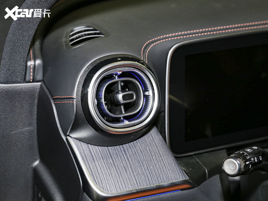 2023��YGLC GLC 260 L 4MATIC ���A�� 7��