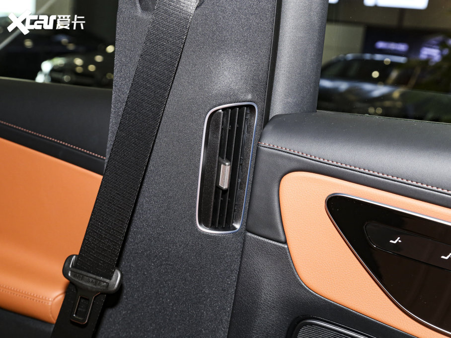 2023YGLC GLC 260 L 4MATIC A 7