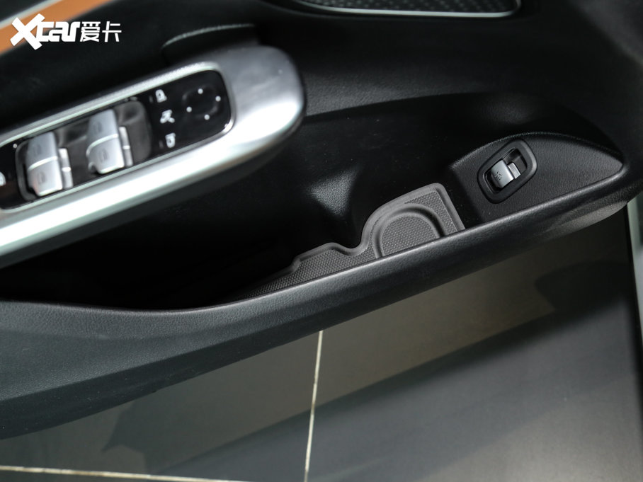 2023YGLC GLC 260 L 4MATIC Ӹ 7