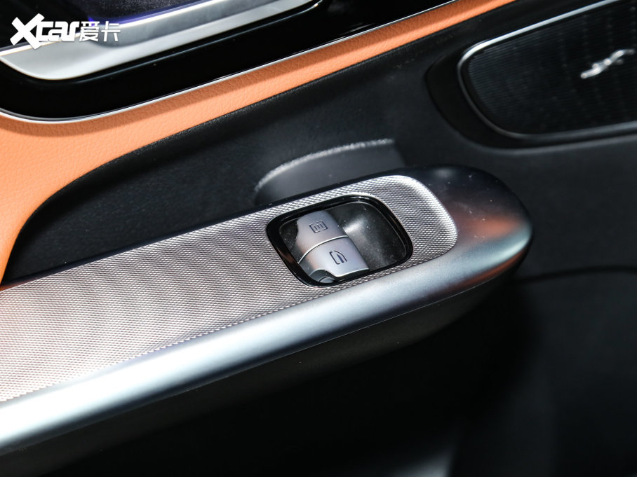 2023��YGLC GLC 260 L 4MATIC �Ӹ��� 7��