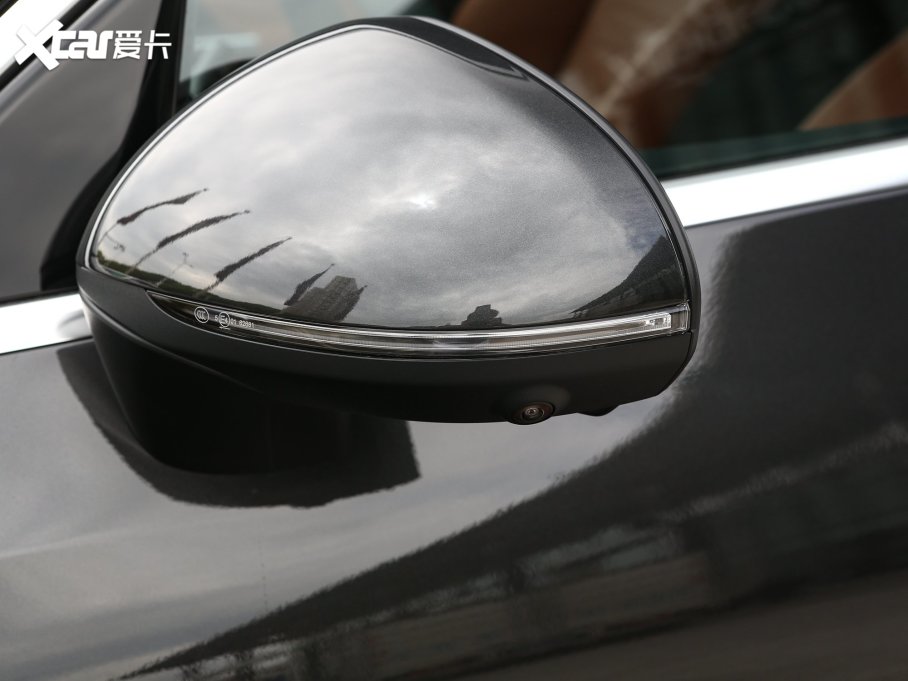 2023��YGLC GLC 260 L 4MATIC ���A�� 5��