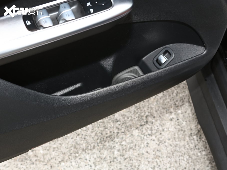 2023YGLC GLC 260 L 4MATIC A 5