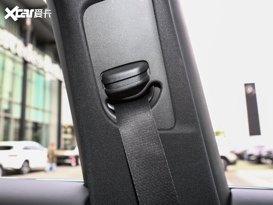 2023YGLC GLC 260 L 4MATIC A 5