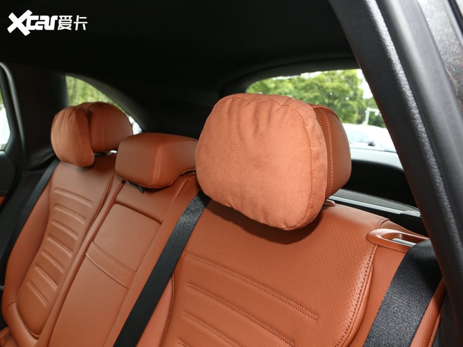 2023YGLC GLC 260 L 4MATIC A 5