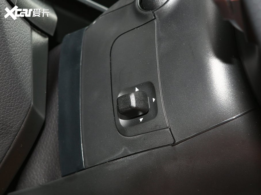 2023��YGLC GLC 260 L 4MATIC ���A�� 5��