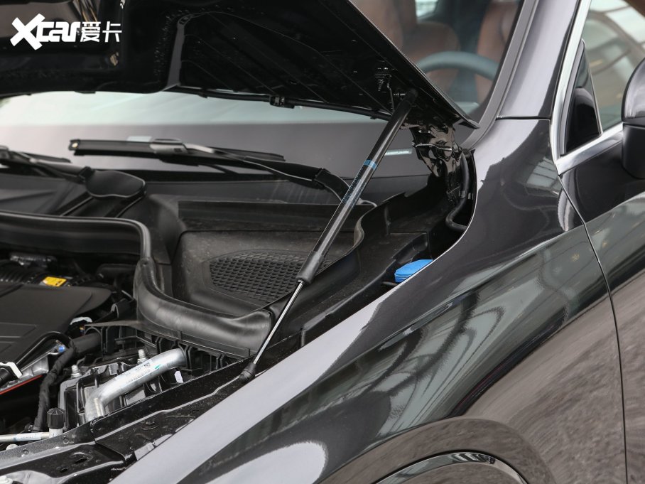 2023YGLC GLC 260 L 4MATIC A 5