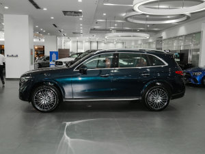 2023款GLC 300 L 4MATIC 豪华型 7座 正侧（左）