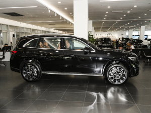 2023款GLC 260 L 4MATIC 豪华型 7座 正侧（右）