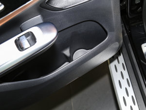 2023款GLC 260 L 4MATIC 豪华型 7座 后门储物空间