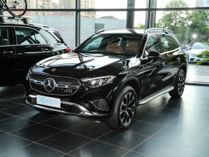 2023款GLC 260 L 4MATIC 动感型 7座 左前45度