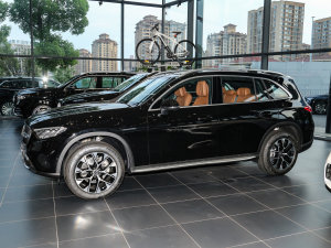 2023款GLC 260 L 4MATIC 动感型 7座 正侧（左）