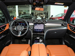 2023款GLC 260 L 4MATIC 动感型 7座 内饰全景