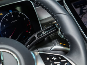 2023款GLC 260 L 4MATIC 动感型 7座 换挡杆