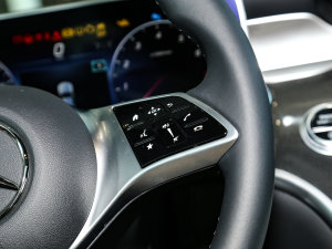 2023GLC 260 L 4MATIC Ӹ 7 п؅^