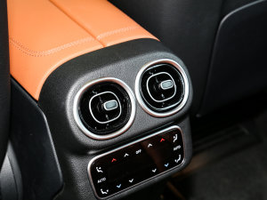 2023GLC 260 L 4MATIC Ӹ 7 п؅^