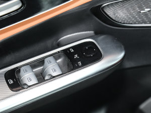 2023GLC 260 L 4MATIC Ӹ 7 п؅^