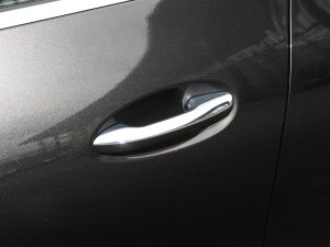 2023款GLC 260 L 4MATIC 豪华型 5座 主驾门拉手