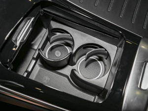 2023款GLC 260 L 4MATIC 动感型 5座 前排杯架