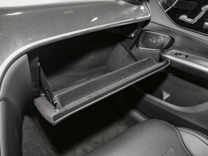 2023款GLC 260 L 4MATIC 动感型 5座 手套箱