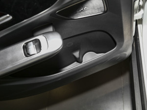 2023款GLC 260 L 4MATIC 动感型 5座 后门储物空间
