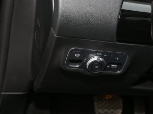 2023款EQA 260 驻车制动器