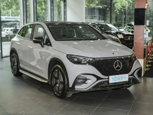 2023款500 4MATIC 特别版 右前45度