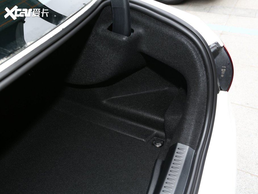 2023YA(j) A 200 L (dng)