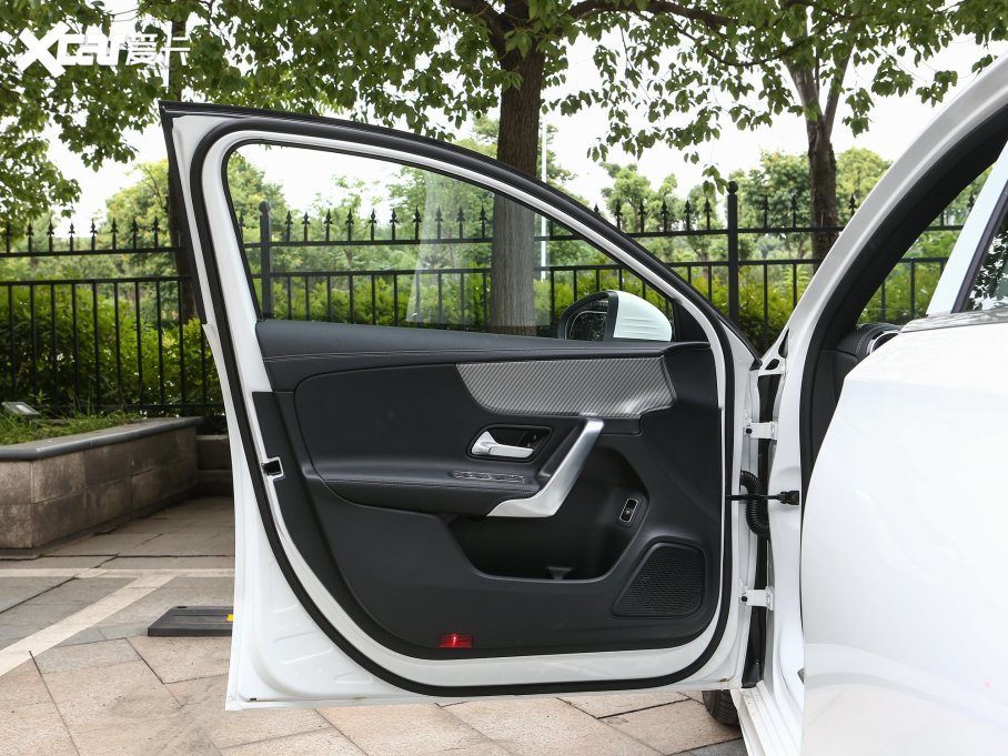 2023YA A 200 L Ӹ