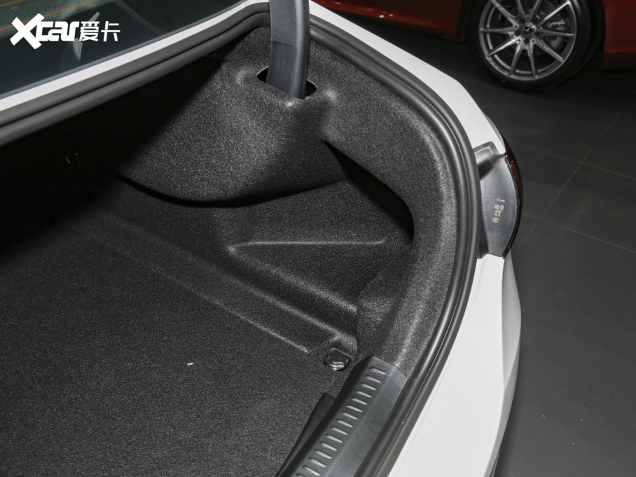 2023��YA�� A 200 L �r����