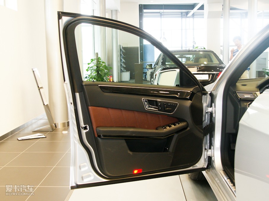 2010YE(j) E 300L r(sh)а