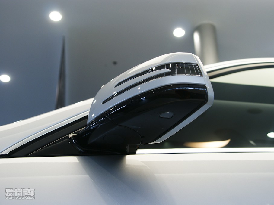 2010YE E 300L rа