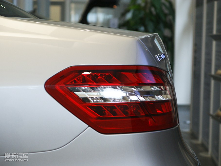 2010YE(j) E 300L r(sh)а