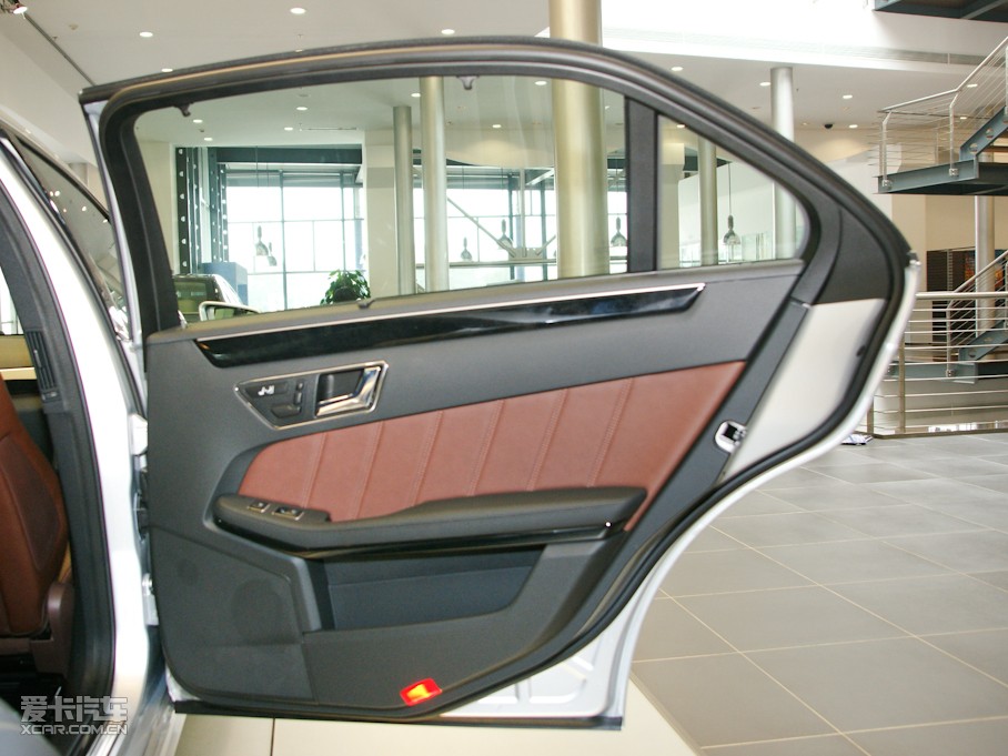 2010YE(j) E 300L r(sh)а