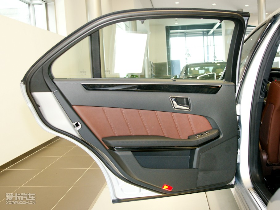 2010YE E 300L rа