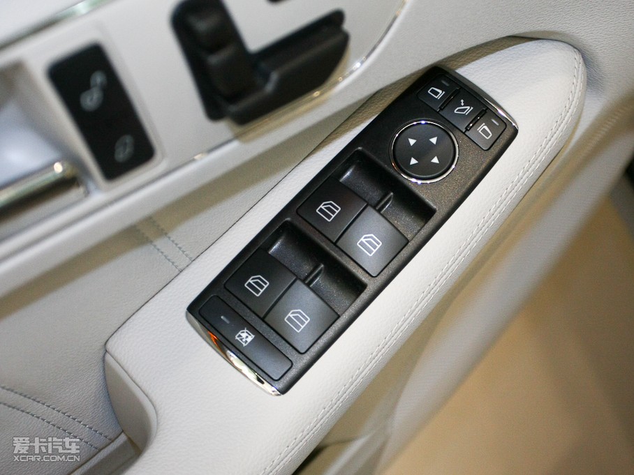 2010YE(j) E 260L CGI(yu)Ű