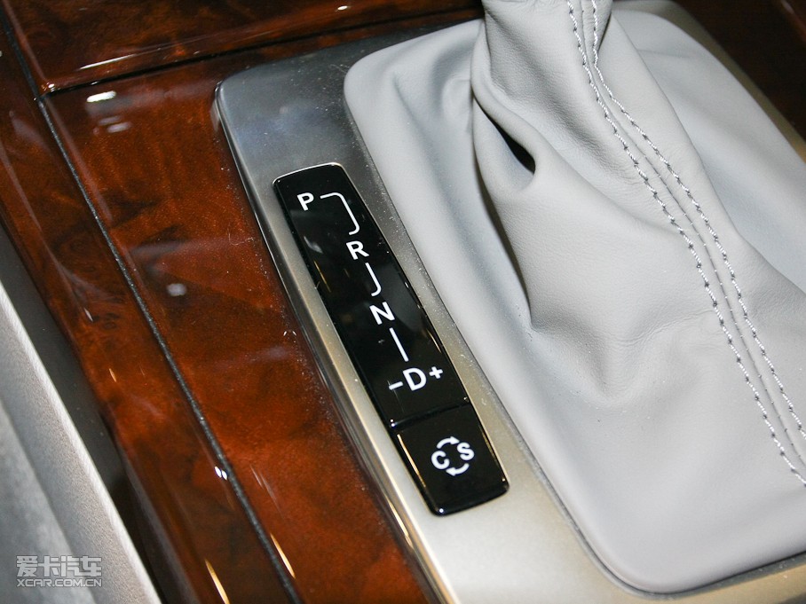 2010YE E 260L CGIŰ