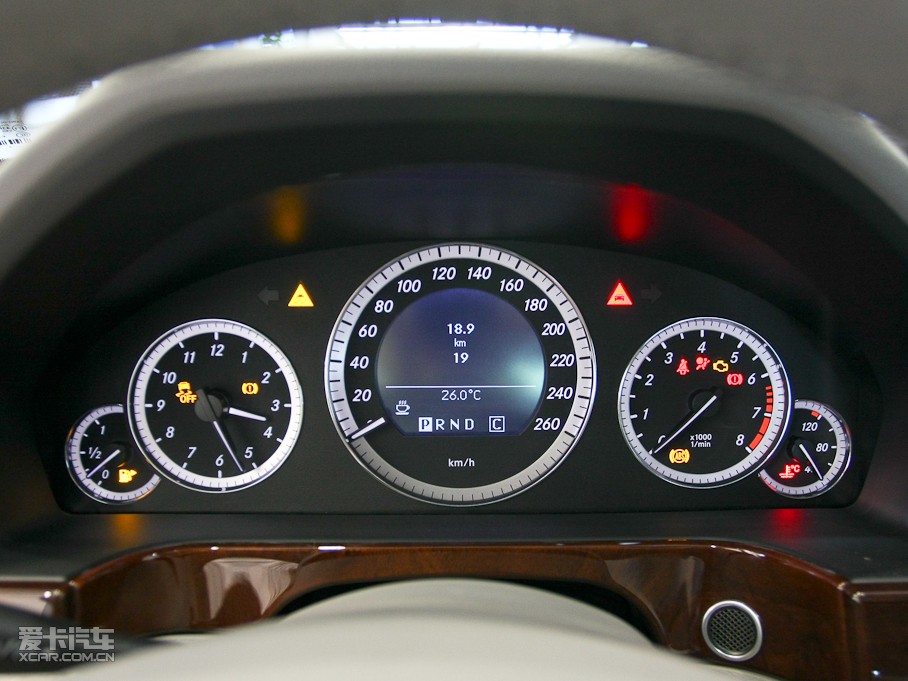 2010YE E 260L CGI(yu)Ű