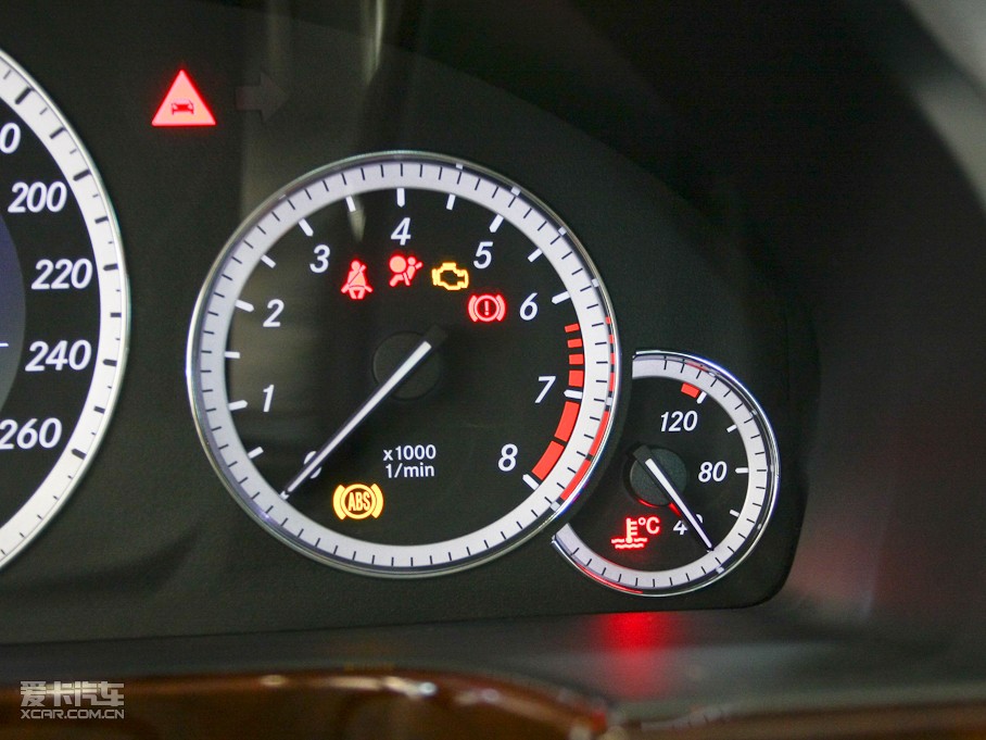 2010YE(j) E 260L CGI(yu)Ű