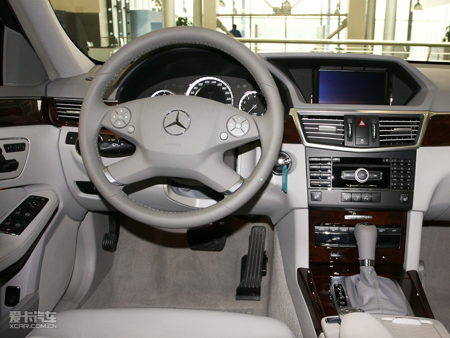2010YE E 260L CGIŰ