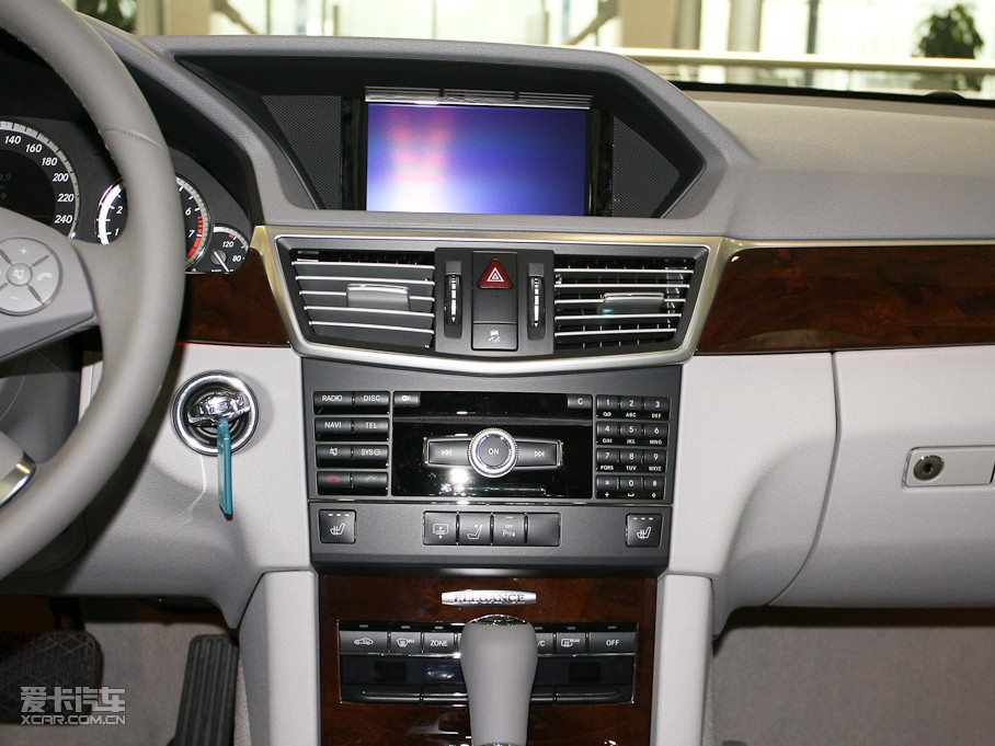 2010YE E 260L CGIŰ