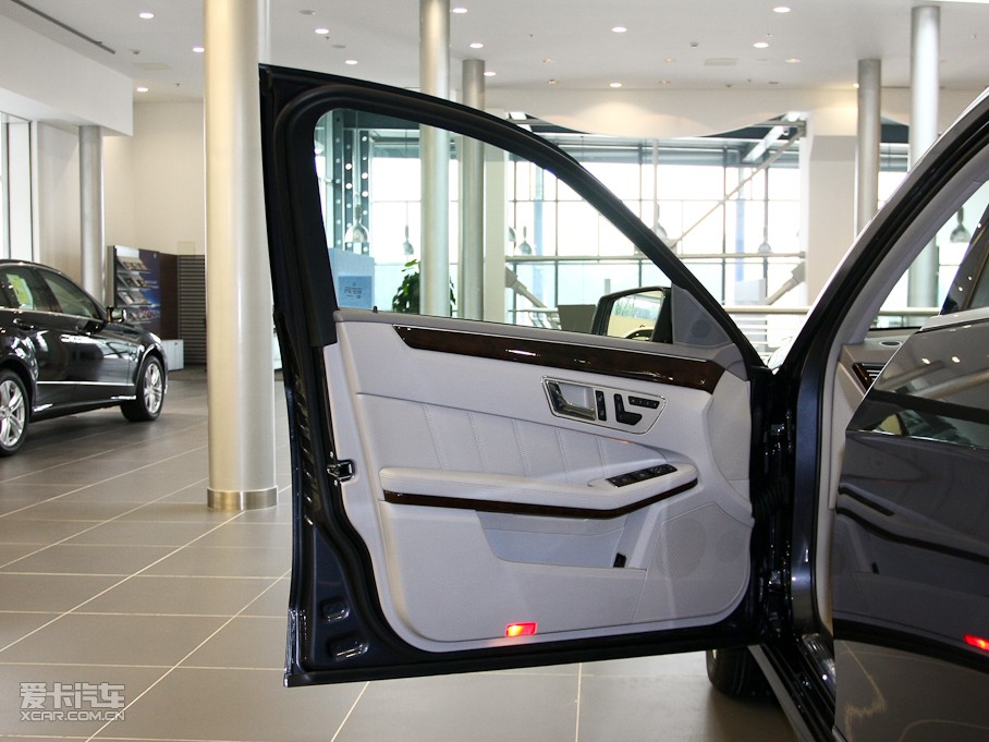 2010YE E 260L CGI(yu)Ű