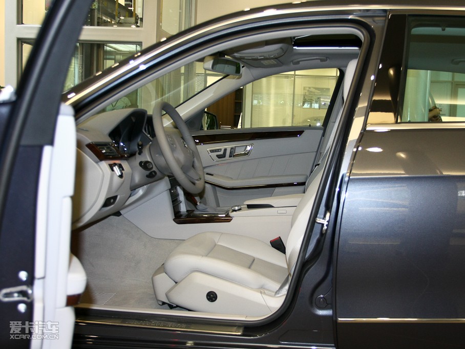 2010YE E 260L CGI(yu)Ű