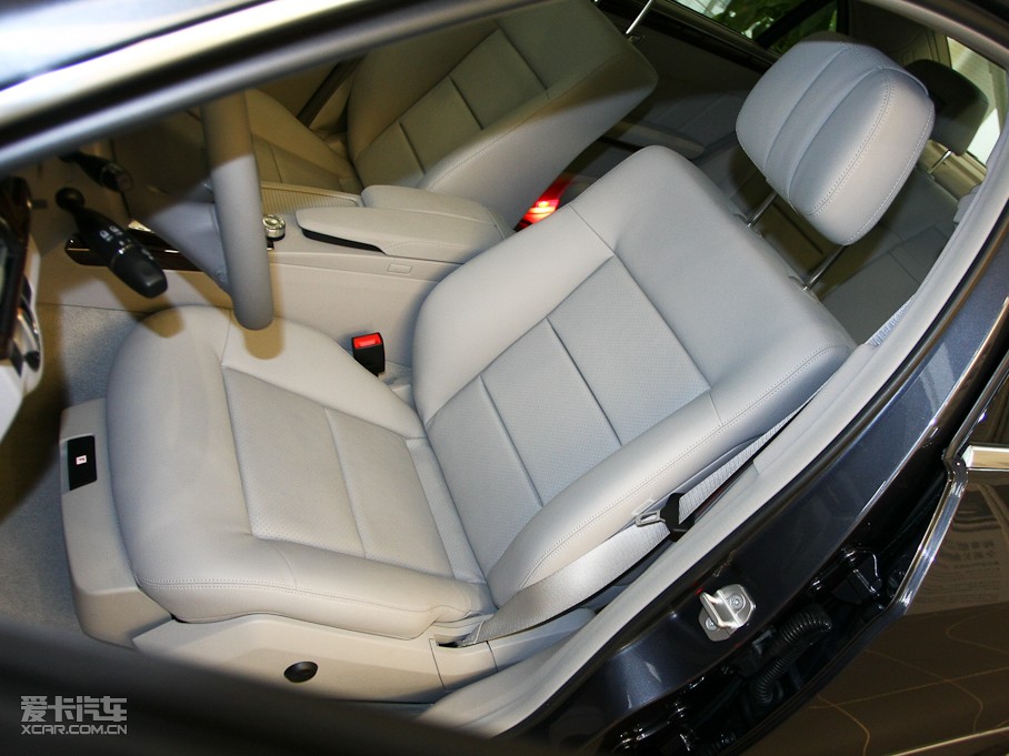 2010YE E 260L CGIŰ