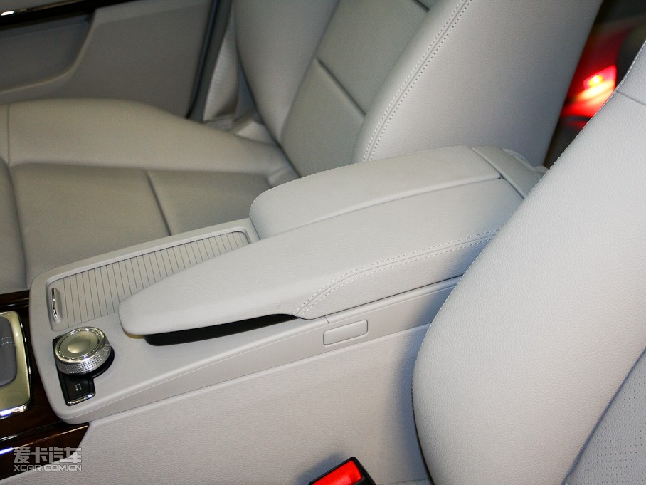 2010��YE��(j��) E 260L CGI��(y��u)�Ű�