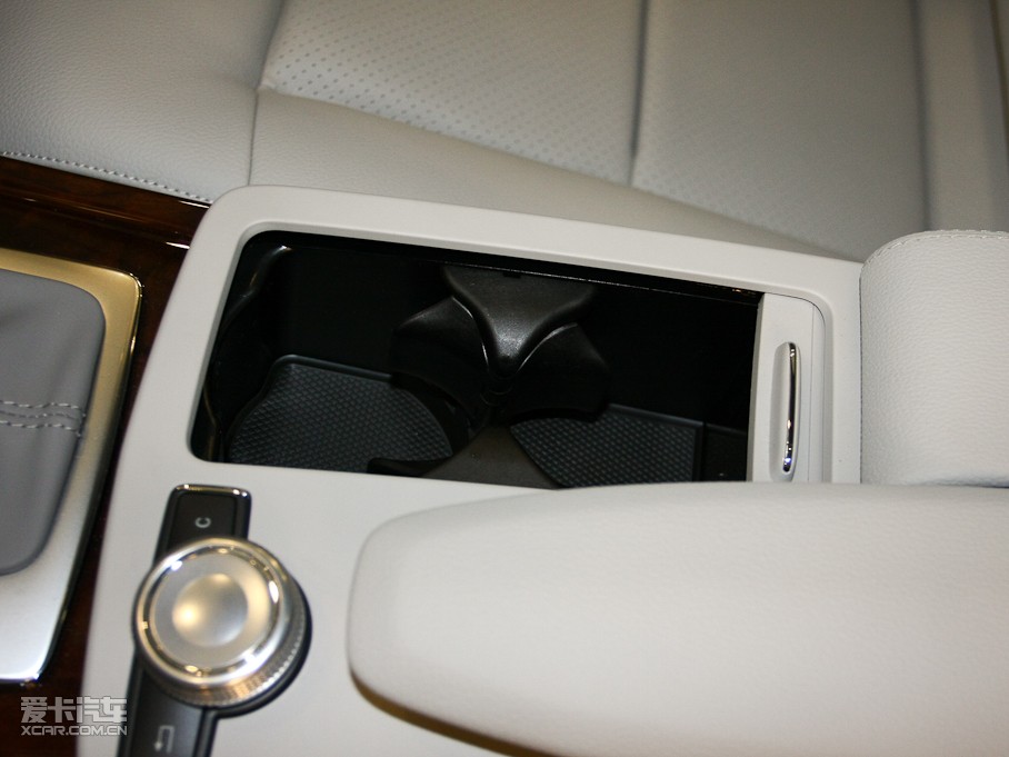 2010YE E 260L CGI(yu)Ű