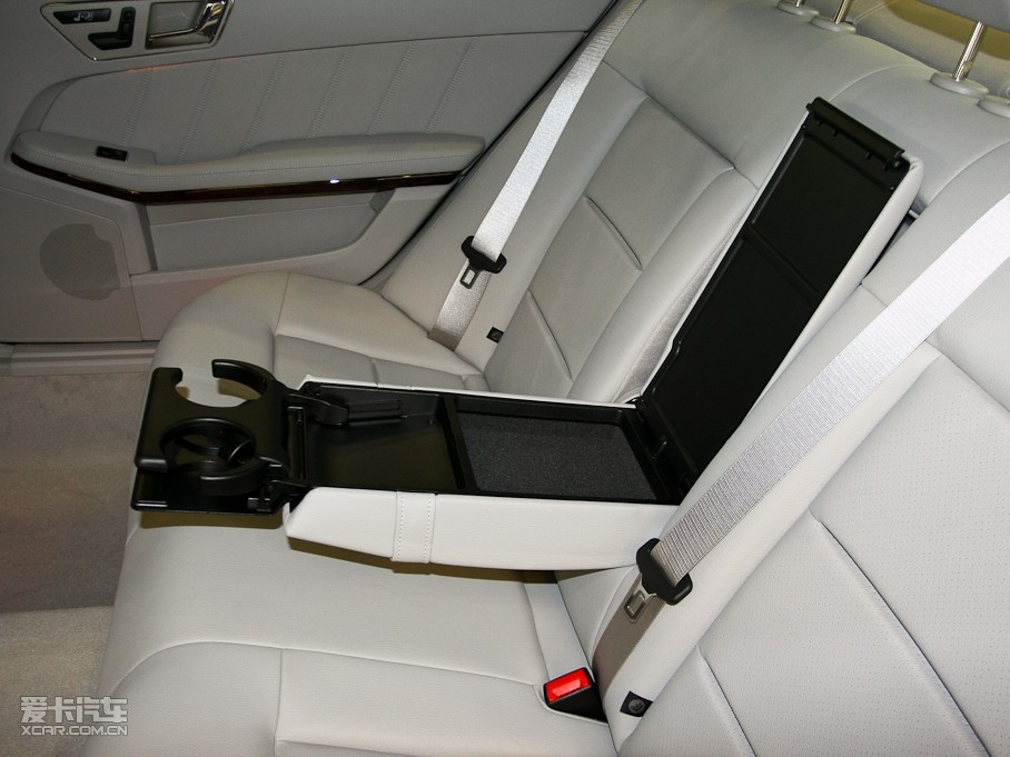 2010YE E 260L CGIŰ